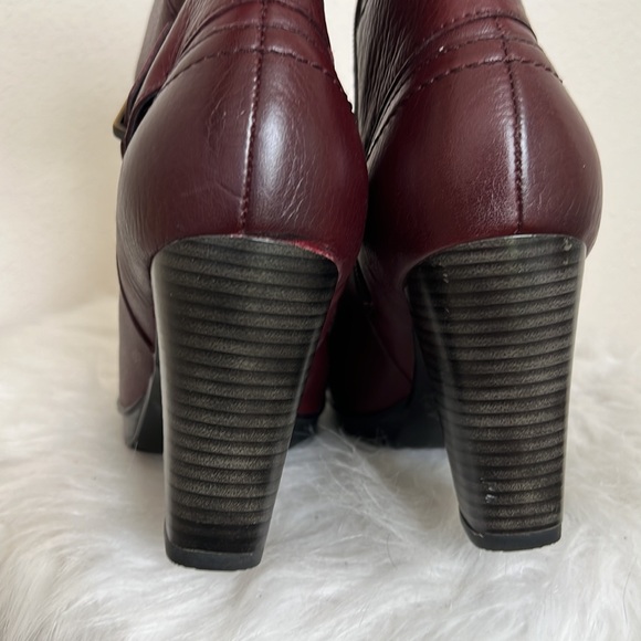 Clark’s burgundy pebbled leather and brass ankle boots - Picture 7 of 15